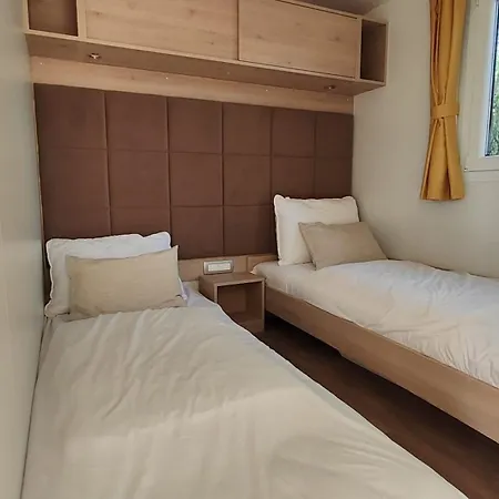 Seaside House Kolan, Pag - 23186 بيت للعطل *