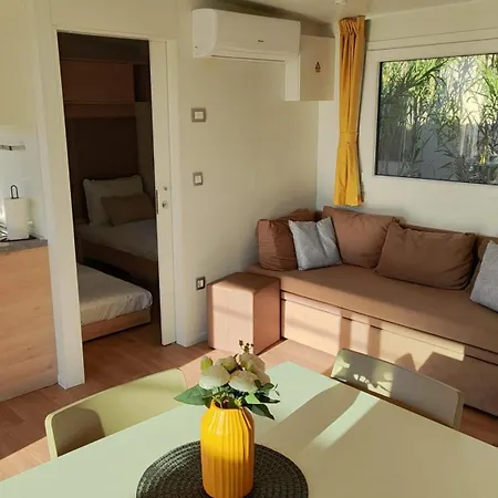 Seaside House Kolan, Pag - 23186 بيت للعطل *