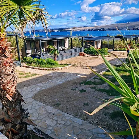 Seaside House Kolan, Pag - 23186 بيت للعطل *